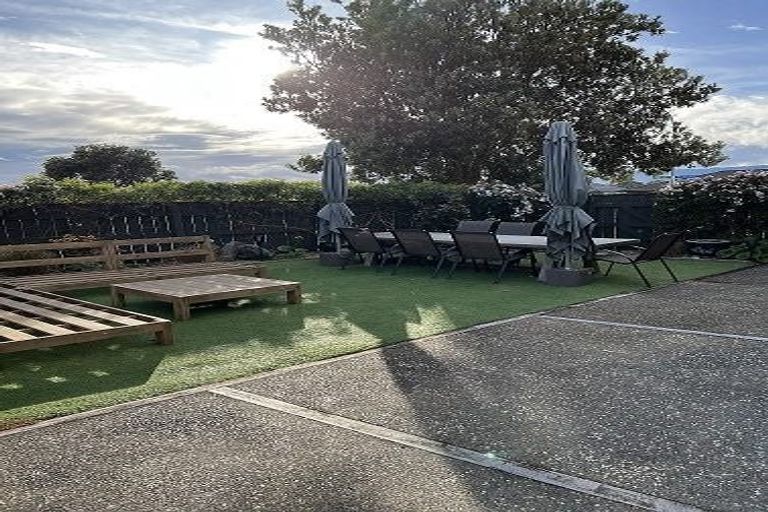 Photo of property in 58 Guildford Drive, Paraparaumu, 5032