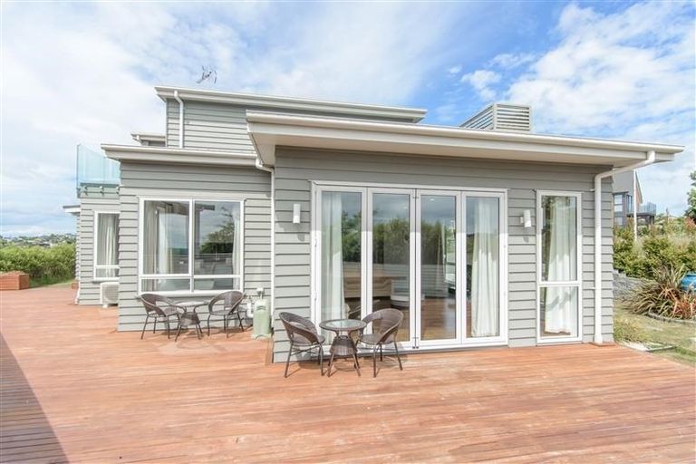 Photo of property in 2 Caldera Drive, Long Bay, Auckland, 0630