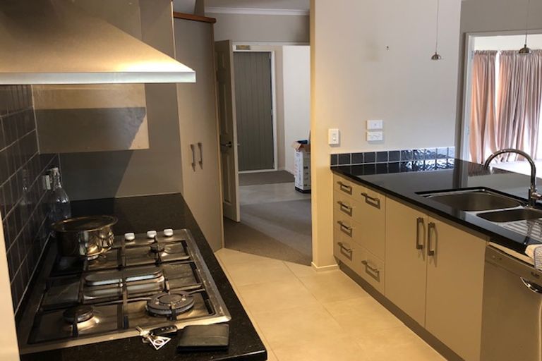 Photo of property in 28 Salford Crescent, Flat Bush, Auckland, 2019