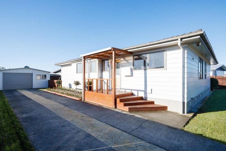 Photo of property in 15 Cumberland Place, Kelvin Grove, Palmerston North, 4414