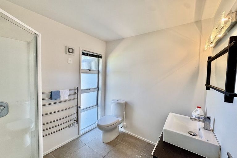 Photo of property in 2 Cliff Road, Torbay, Auckland, 0630