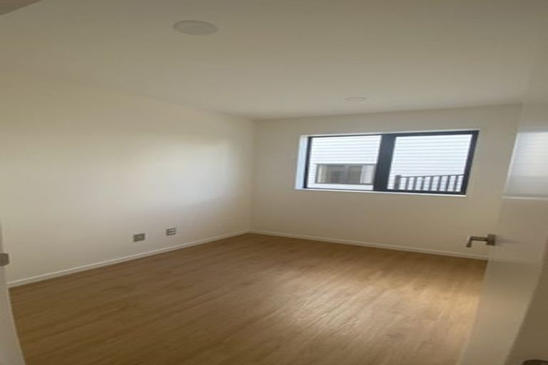 Photo of property in 37d Allington Road, Massey, Auckland, 0614