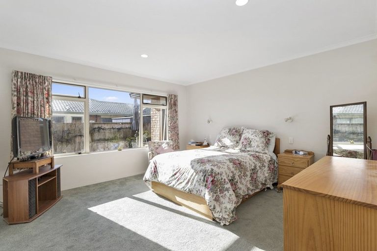 Photo of property in 22 Waiwherowhero Drive, St Andrews, Hamilton, 3200