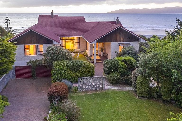 Photo of property in 14 Kirkway, Raumati Beach, Paraparaumu, 5032