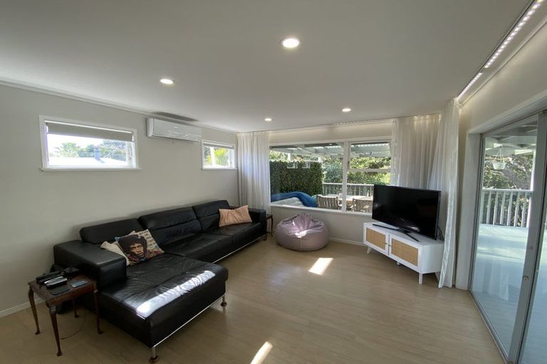 Photo of property in 27 Aplin Place, Birkdale, Auckland, 0626