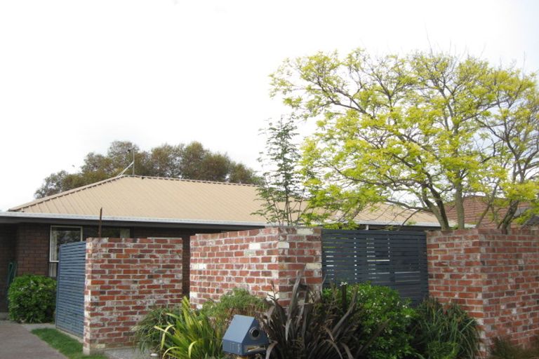 Photo of property in 17b Sheraton Place, Redwood, Christchurch, 8051