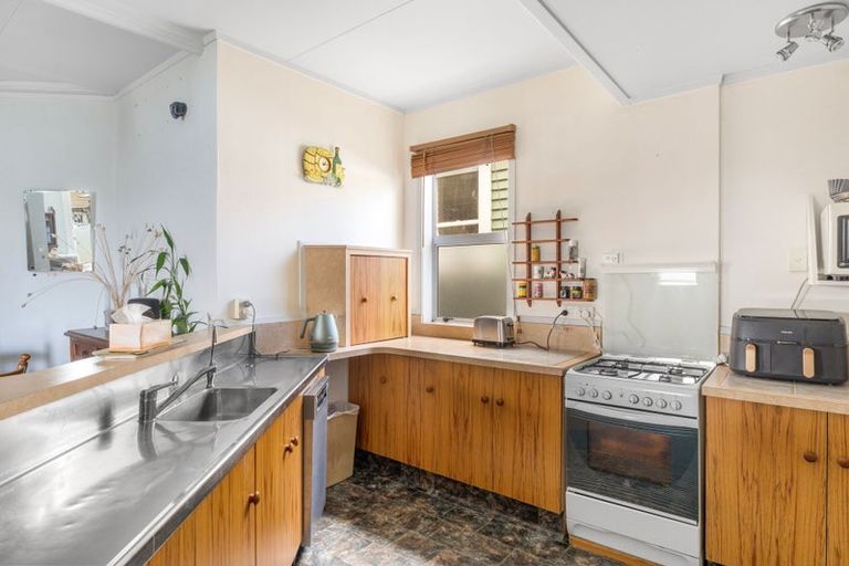 Photo of property in 300 Aberdeen Road, Gisborne, 4010