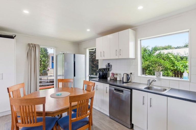 Photo of property in 2 Cargill Street, Levin, 5510