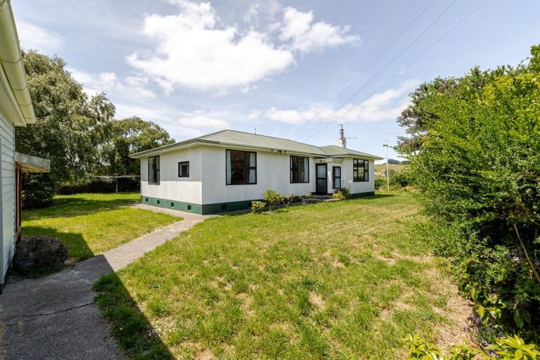 Photo of property in 72 Oparatai Road, Mangatainoka, Pahiatua, 4982