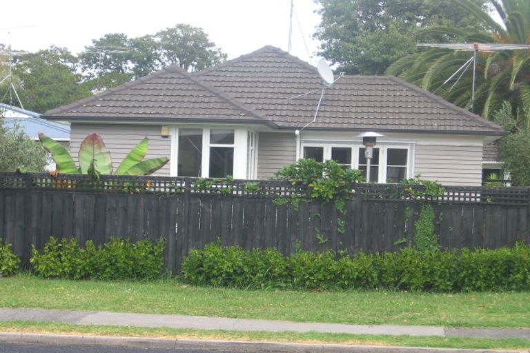 Photo of property in 111 Nile Road, Milford, Auckland, 0620