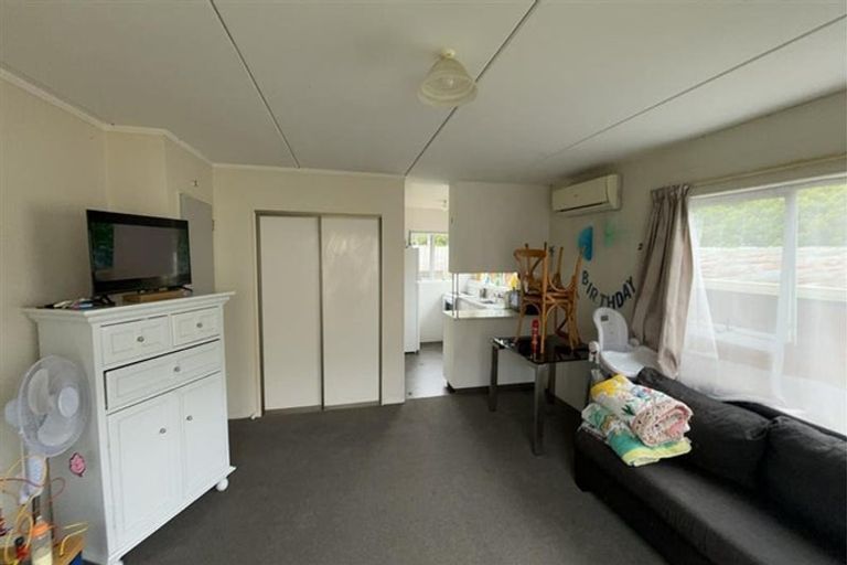 Photo of property in 31 Cumberland Street, Merrilands, New Plymouth, 4312