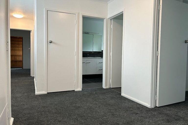 Photo of property in 5 Lynn Road, Bayview, Auckland, 0629