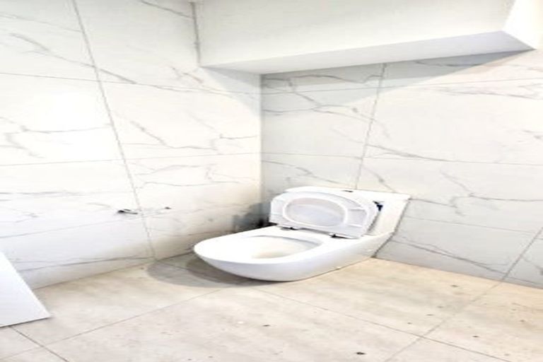 Photo of property in 39 Cascades Road, Pakuranga Heights, Auckland, 2010