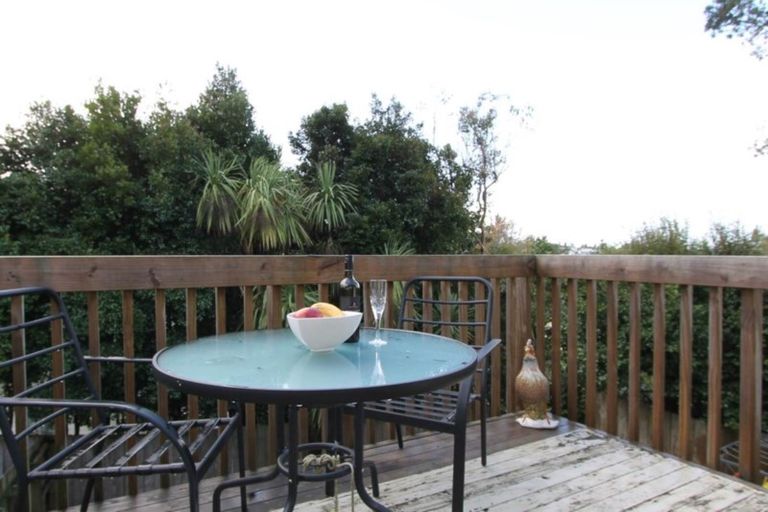 Photo of property in 50 Weatherly Road, Torbay, Auckland, 0630