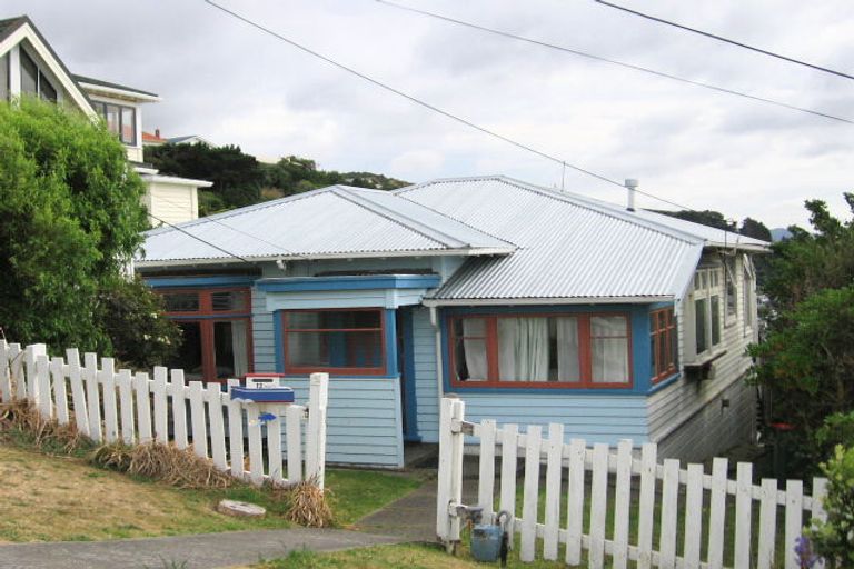 Photo of property in 12 Milne Terrace, Island Bay, Wellington, 6023