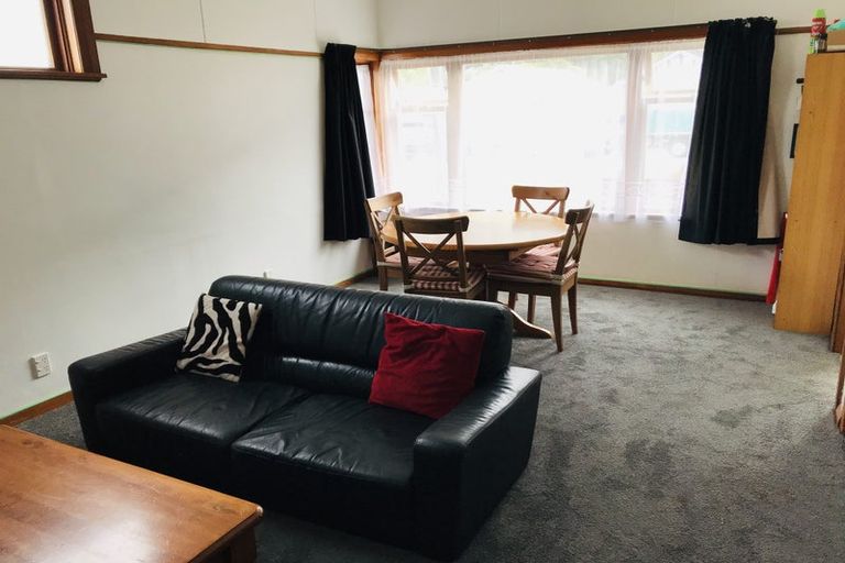 Photo of property in 16 Toru Street, Lyall Bay, Wellington, 6022