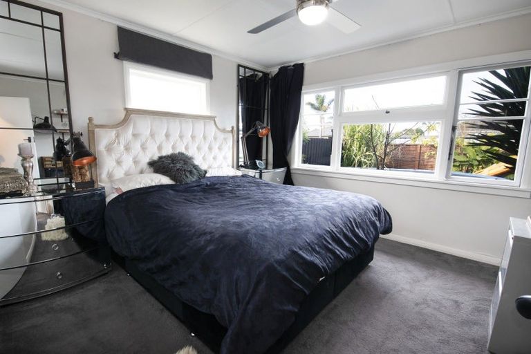 Photo of property in 15 Puketapu Road, Taradale, Napier, 4112