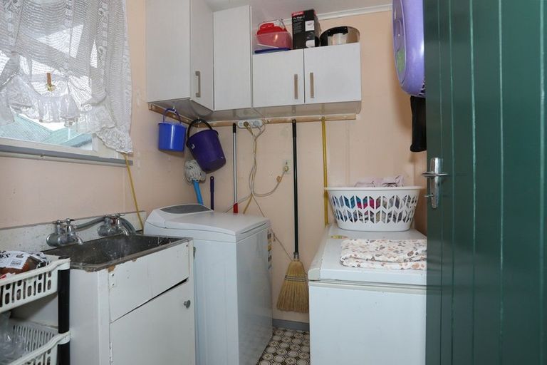 Photo of property in 18 Ngareta Street, Marton, 4710