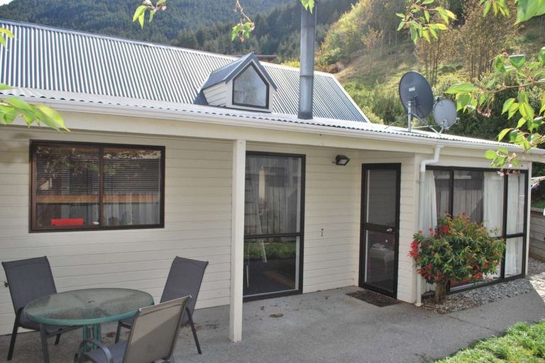 Photo of property in 5a Watts Road, Fernhill, Queenstown, 9300