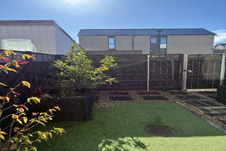 Photo of property in 68 Manarini Road, Westgate, Auckland, 0614