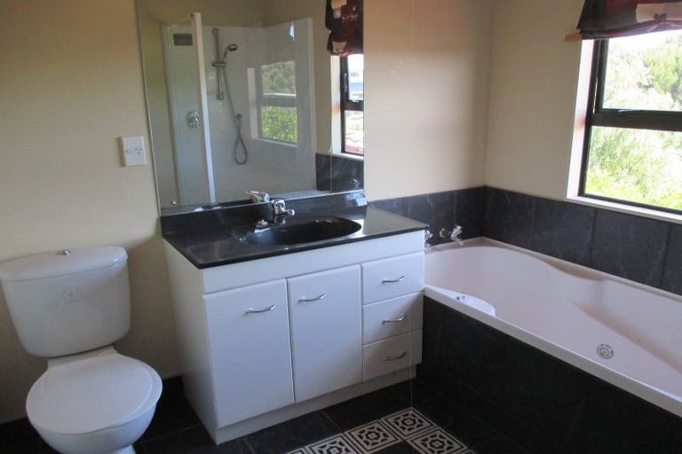 Photo of property in 35 Ruapehu Drive, Fitzherbert, Palmerston North, 4410