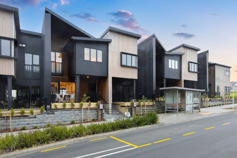 Photo of property in 120 Te Oneroa Way, Long Bay, Auckland, 0630