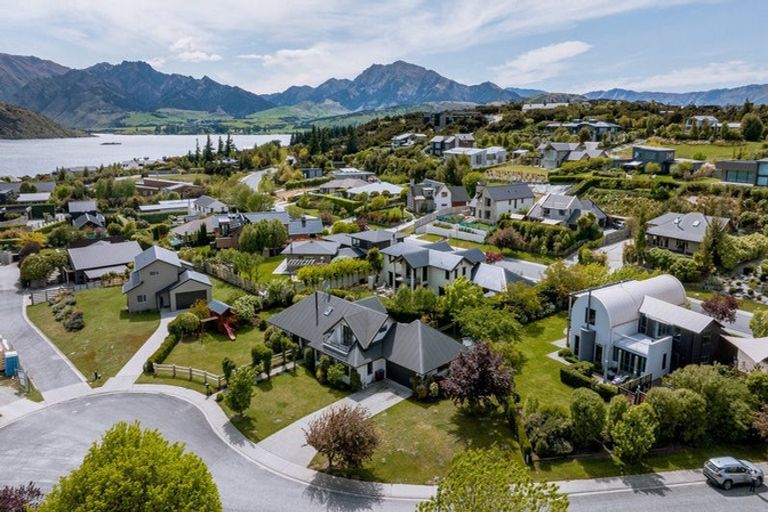 Photo of property in 4 Baker Grove, Wanaka, 9305
