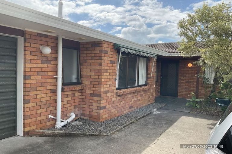Photo of property in 2/67 Aviemore Drive, Highland Park, Auckland, 2010