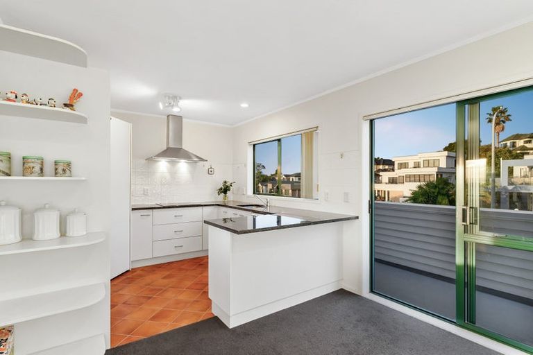 Photo of property in 1a Lobelia Rise, Goodwood Heights, Auckland, 2105