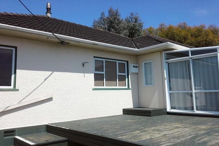 Photo of property in 33 Breakwater Road, Moturoa, New Plymouth, 4310