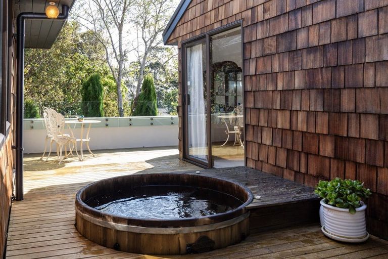 Photo of property in 153 Mellons Bay Road, Mellons Bay, Auckland, 2014