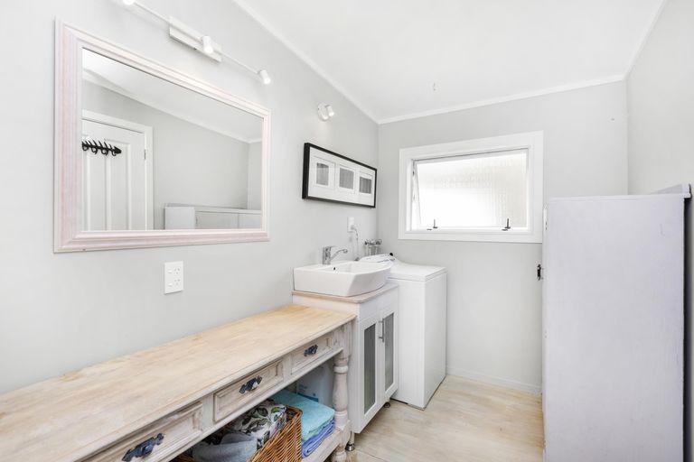 Photo of property in 15 Rose Street, Raglan, 3225