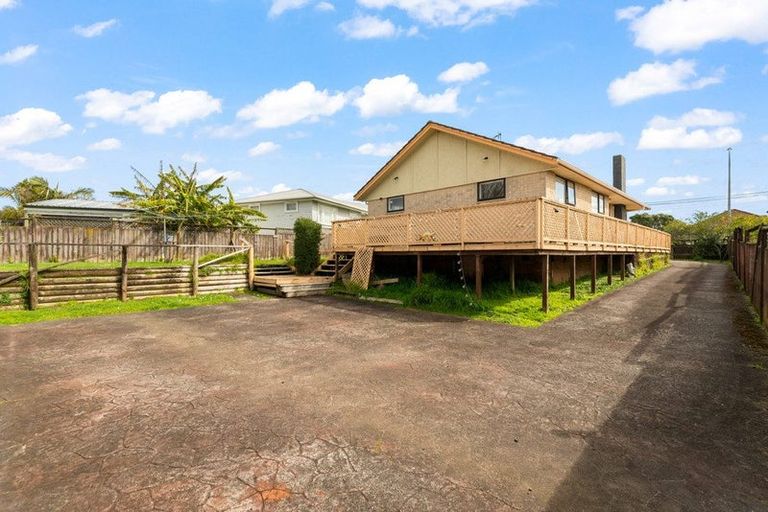 Photo of property in 36 Barrys Road, Glendene, Auckland, 0602