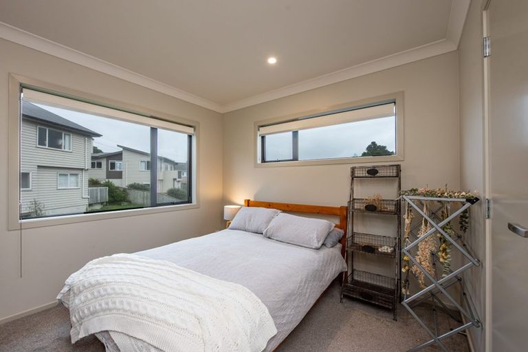 Photo of property in 29 Brindle Way, Newlands, Wellington, 6037