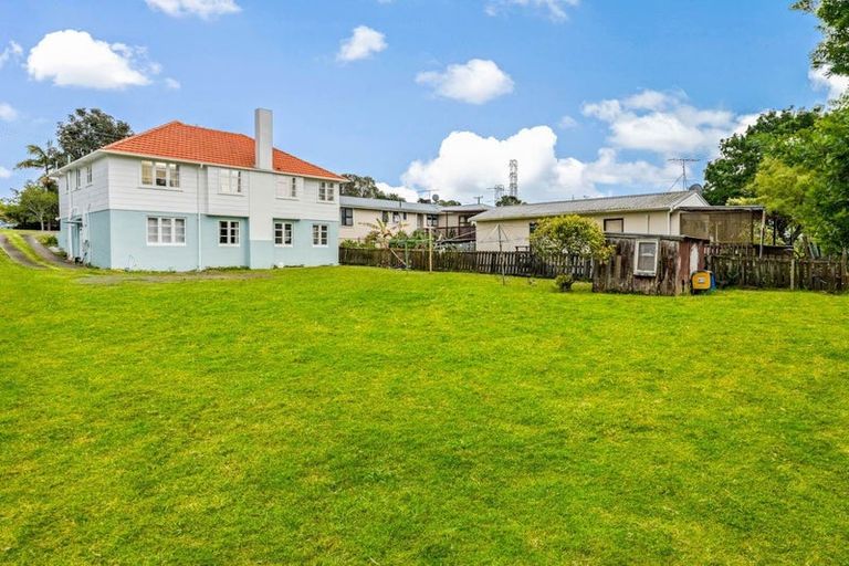 Photo of property in 37 Queen Mary Avenue, New Lynn, Auckland, 0600