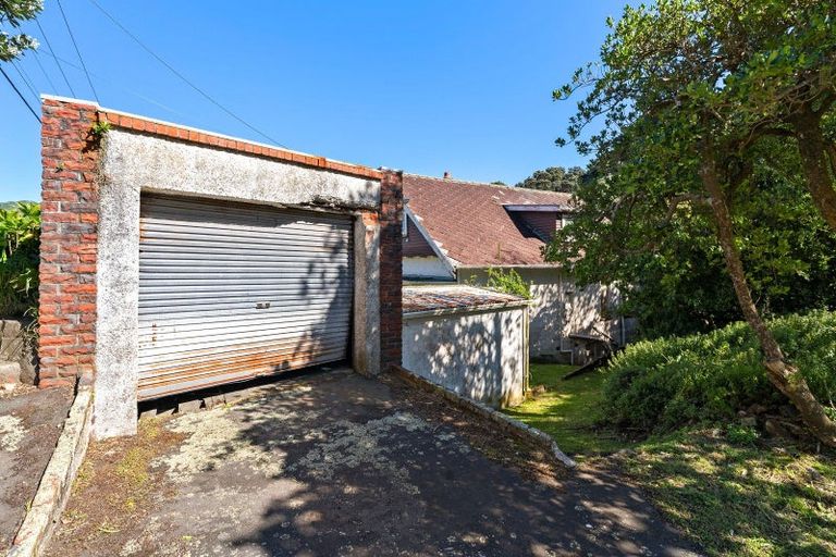 Photo of property in 2 Mersey Street, Island Bay, Wellington, 6023