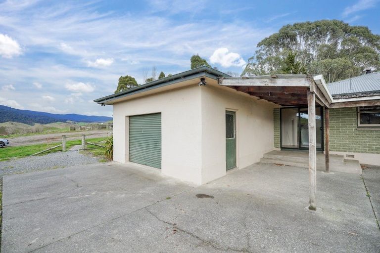 Photo of property in 40 Whyte Road, Happy Valley, Tuatapere, 9691