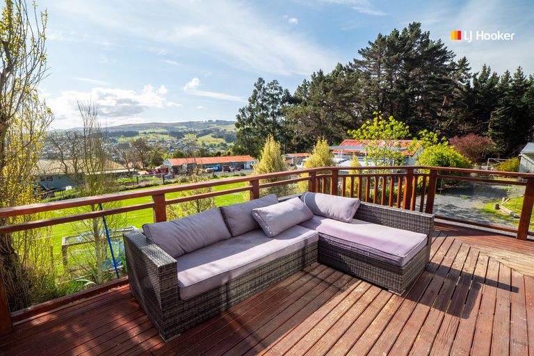 Photo of property in 27 Church Hill Road, Green Island, Dunedin, 9018
