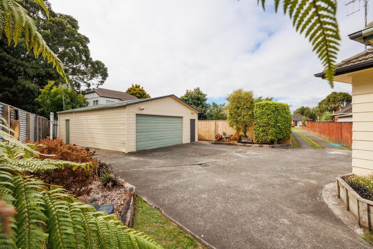 Photo of property in 17 Tilbury Avenue, Hokowhitu, Palmerston North, 4410
