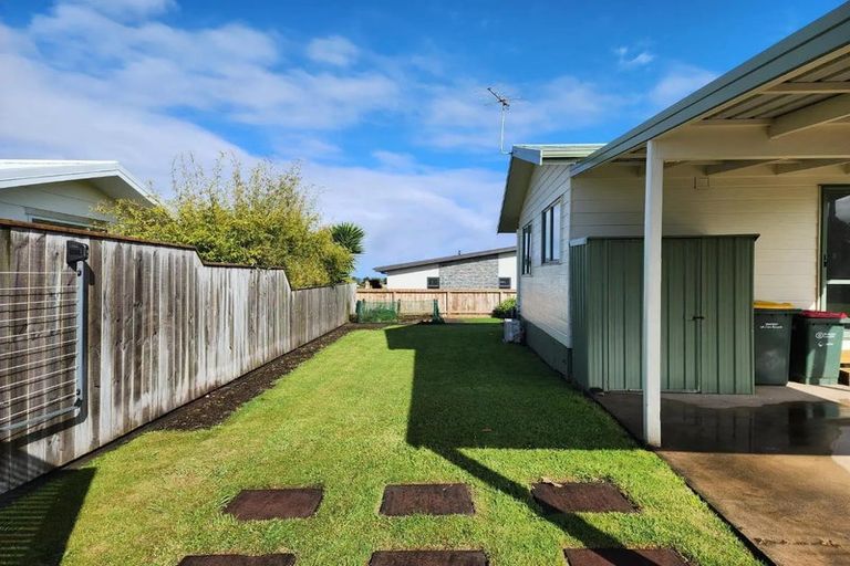 Photo of property in 44 Donnelly Street, Oakura, 4314