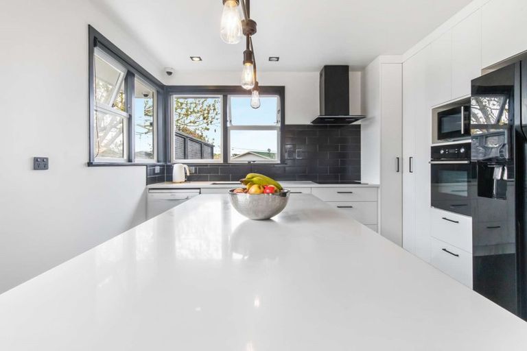 Photo of property in 215 Sandwich Road, St Andrews, Hamilton, 3200