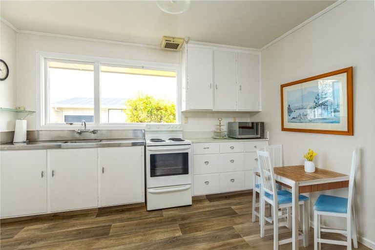 Photo of property in 1-11/94 Avenue Road, West End, Timaru, 7910