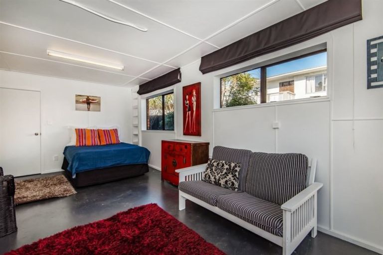 Photo of property in 1/1 Mayfair Crescent, Mairangi Bay, Auckland, 0630