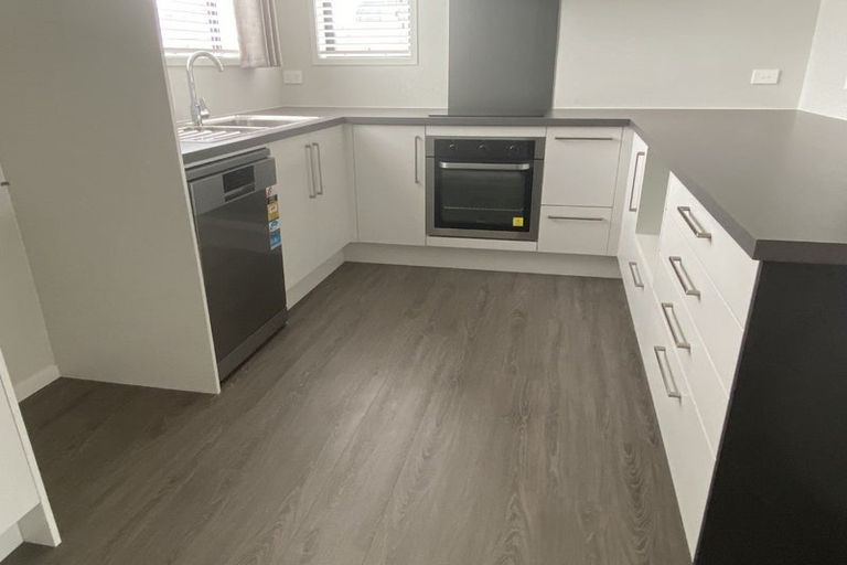 Photo of property in 11 Discovery Place, Marfell, New Plymouth, 4310