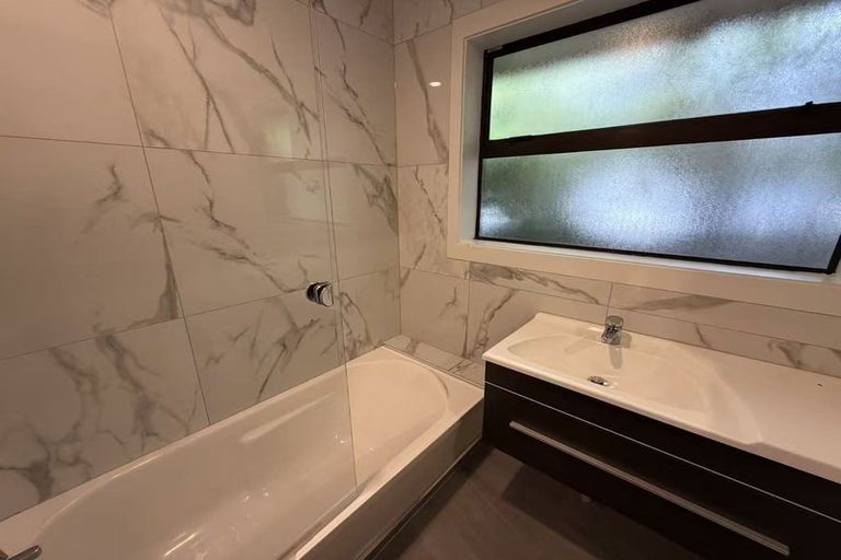 Photo of property in 10 Oakhurst Place, Russley, Christchurch, 8042