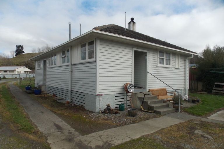 Photo of property in 3 Wilson Road, Hunterville, 4730