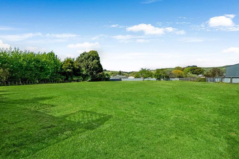 Photo of property in 20 Paraekaretu Street, Hunterville, 4730