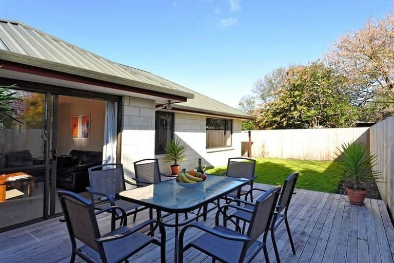 Photo of property in 2/30 Lees Road, Strowan, Christchurch, 8052