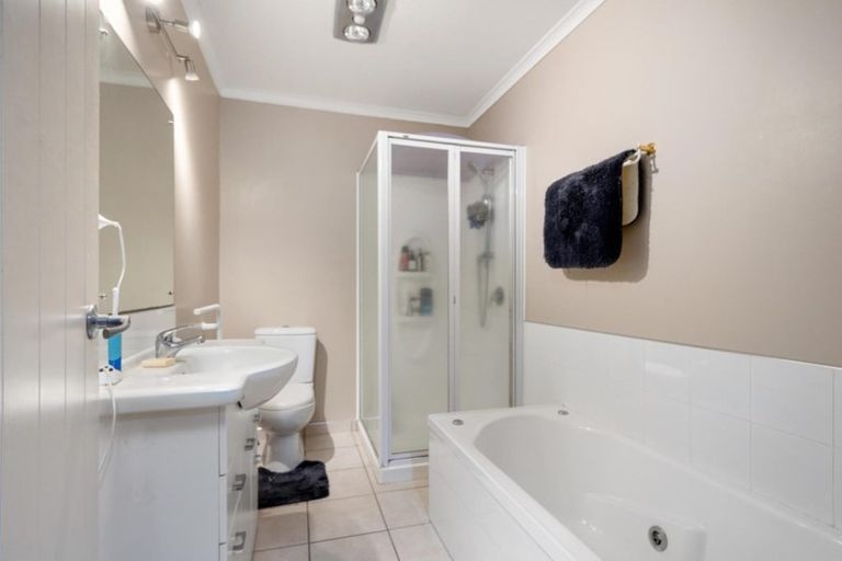 Photo of property in 2/50 May Street, Mount Maunganui, 3116