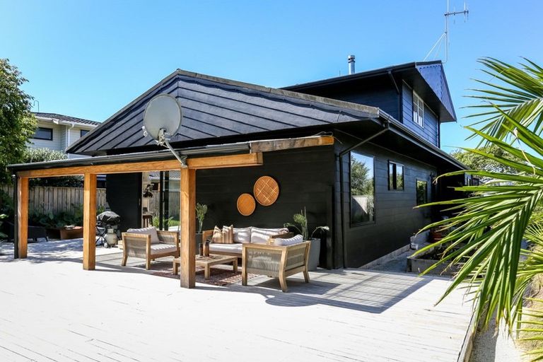 Photo of property in 23 Linda Street, Oakura, 4314